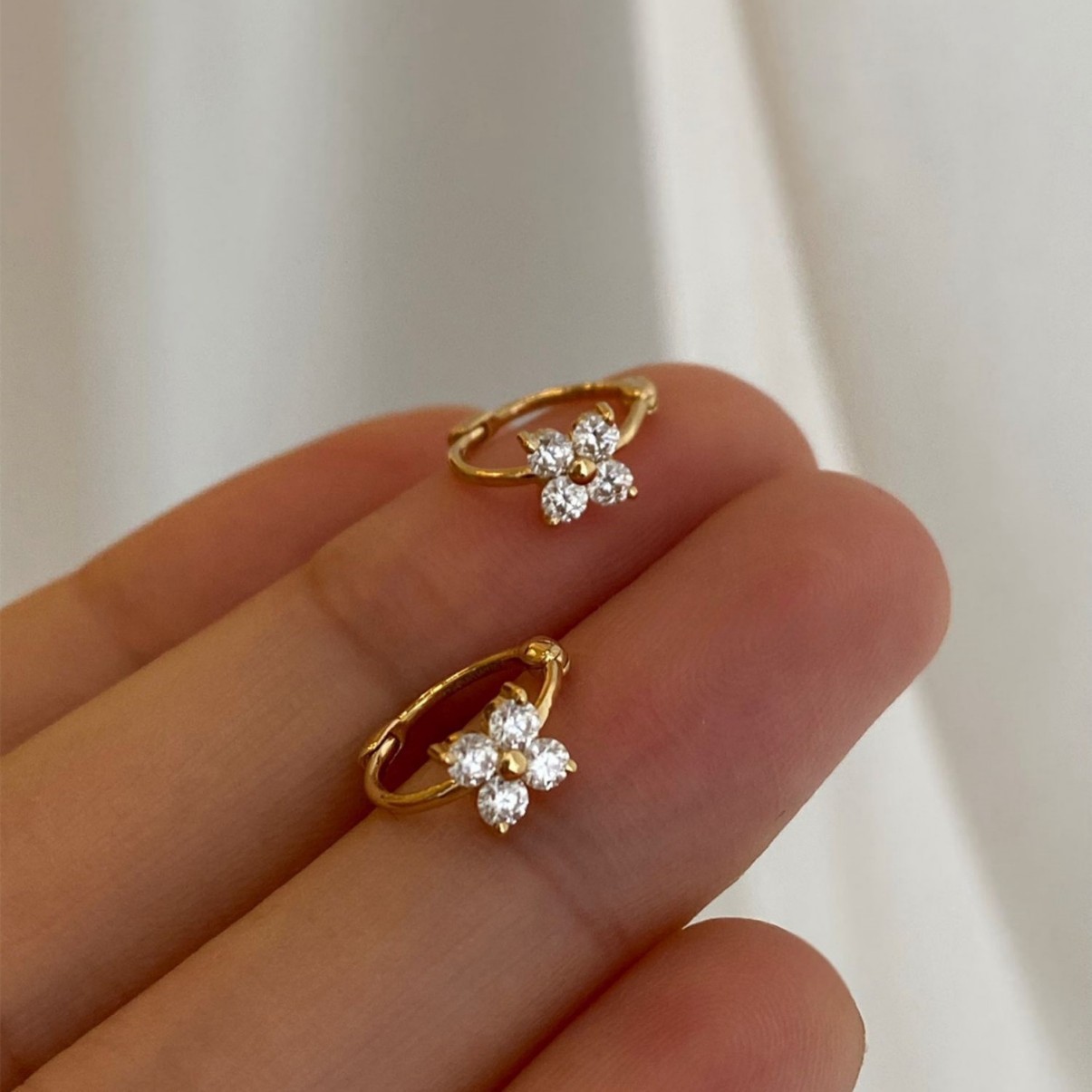 S925 Silver Four Leaf Clover CZ Light Luxury Hoop Earrings for Women product image 2