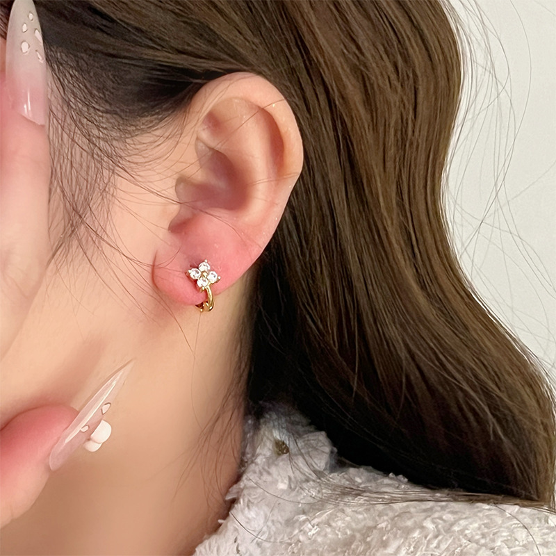 S925 Silver Four Leaf Clover CZ Light Luxury Hoop Earrings for Women product image 3