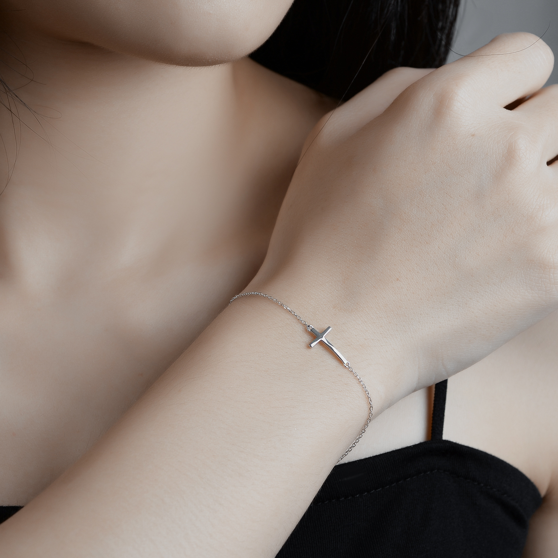 S925 Silver Cross Minimalist Light Luxury European American Bracelet for Women main image 2