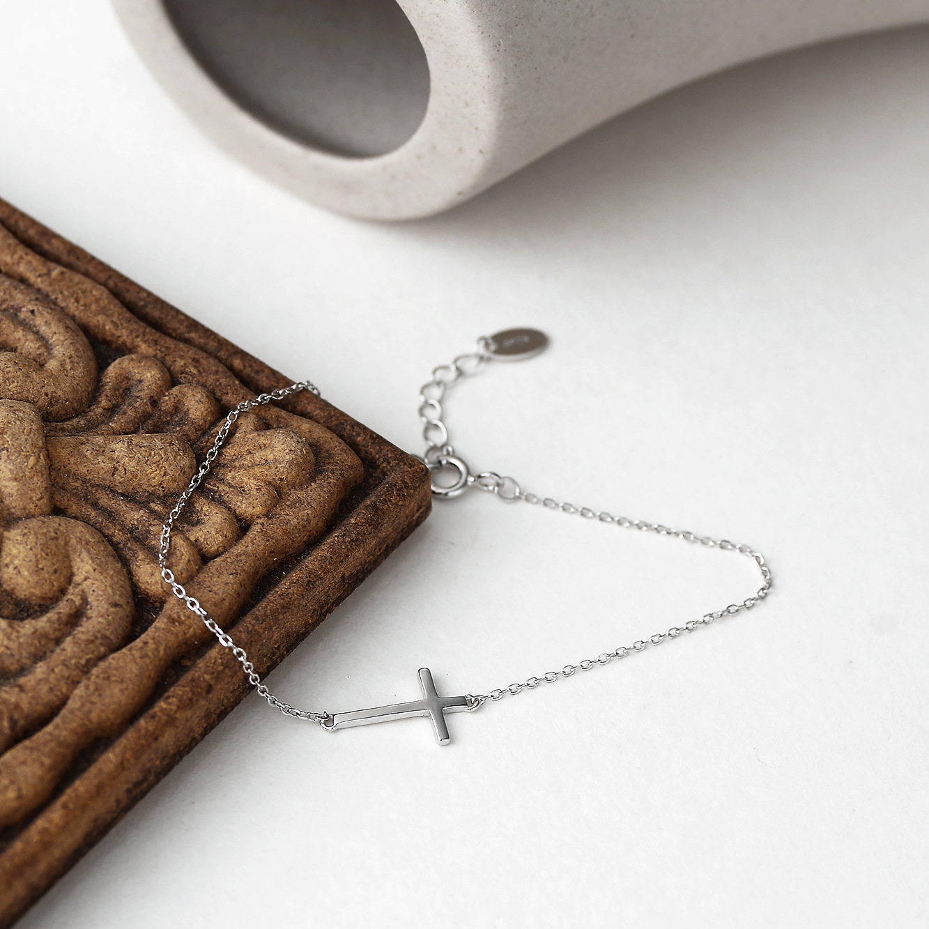 S925 Silver Cross Minimalist Light Luxury European American Bracelet for Women main image 3