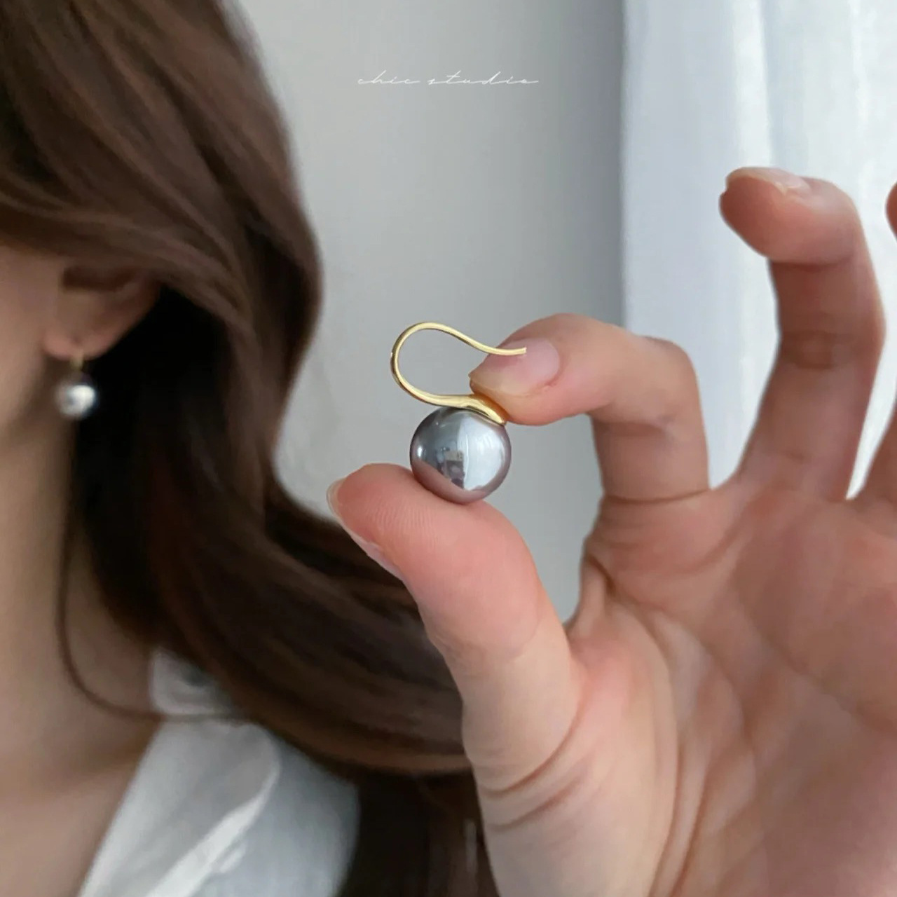 S925 Silver Pearl Light Luxury French Vintage Stud Earrings for Women main image 1
