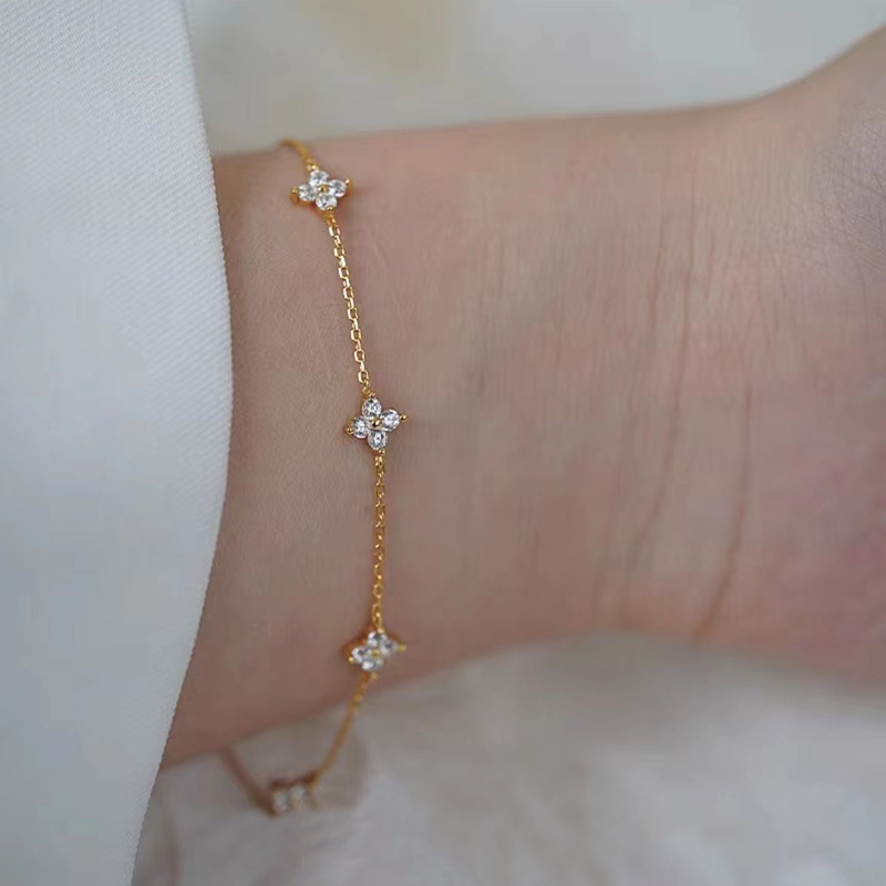 S925 silver four leaf clover CZ bracelet laid flat in gold finish