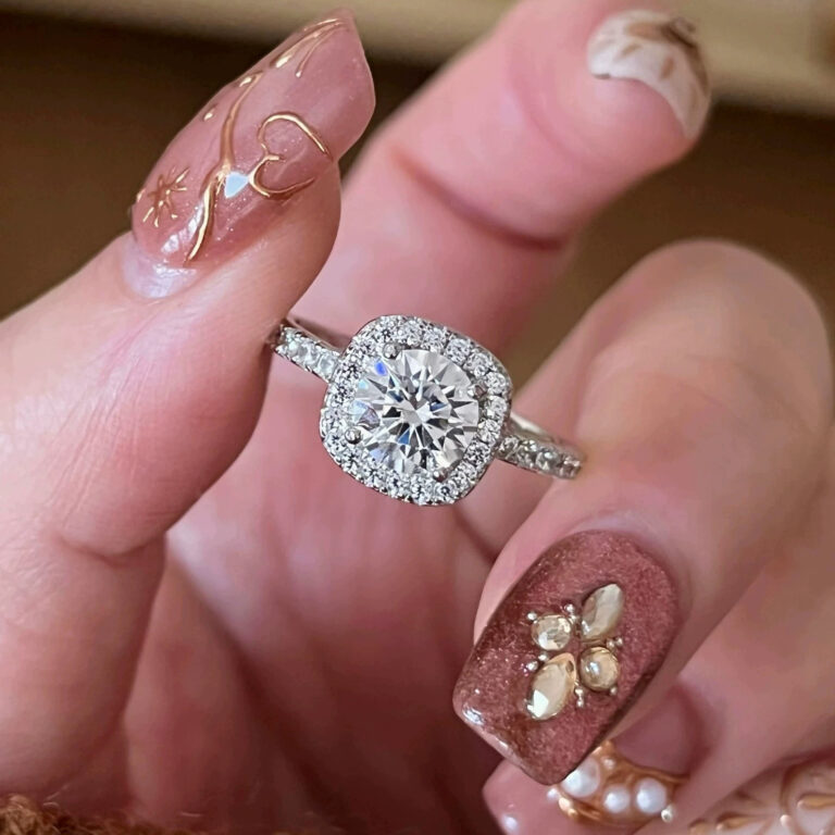 S925 Silver Moissanite Sparkle CZ Light Luxury Ring for Women product image 1