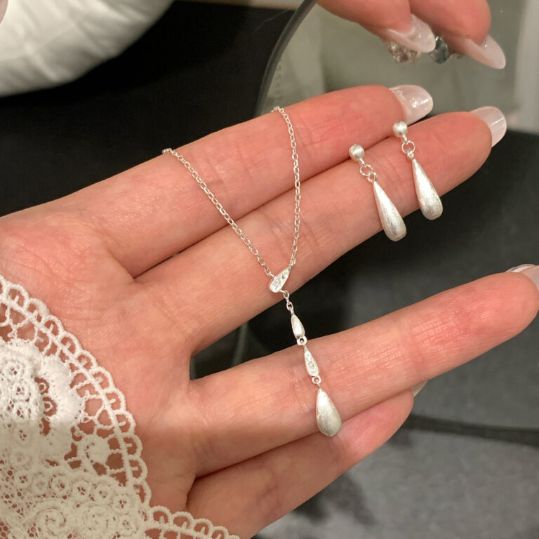 S925 Silver CZ Minimalist Light Luxury Brushed Collarbone Chain Necklace for Women product image 1