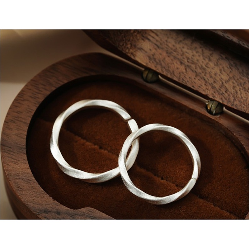 S999 Silver Mobius Geometric Couple Ring Set for Women and Men clean product image 4